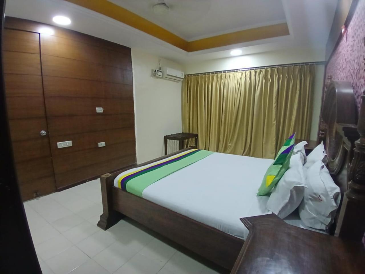 Blossoms Room The Plaza-Luxury Collection- Lakdikapul Hyderabad Exterior foto
